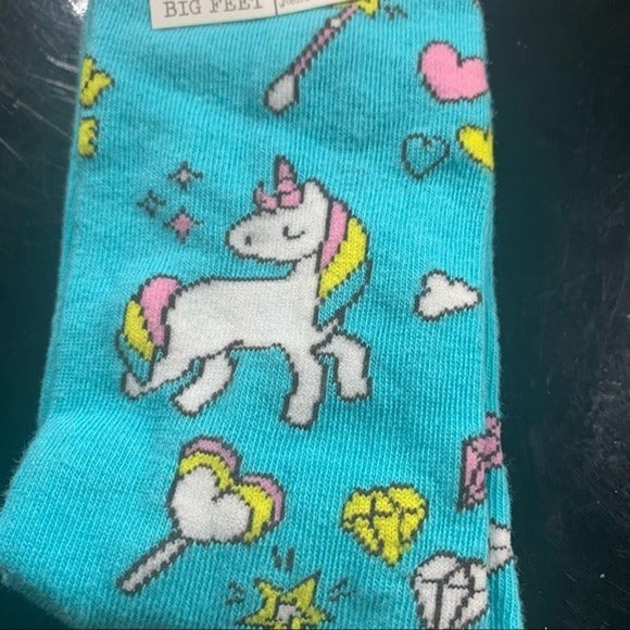 TWO LEFT FEET.  Unisex Women's 10-12.5 Men's 8.5-13 Unicorn Print Socks NWT - Picture 2 of 6